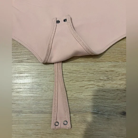 Abercrombie & Fitch Sweetheart Neckline Tank Top Thong Bodysuit in Pink Nude - Picture 8 of 9